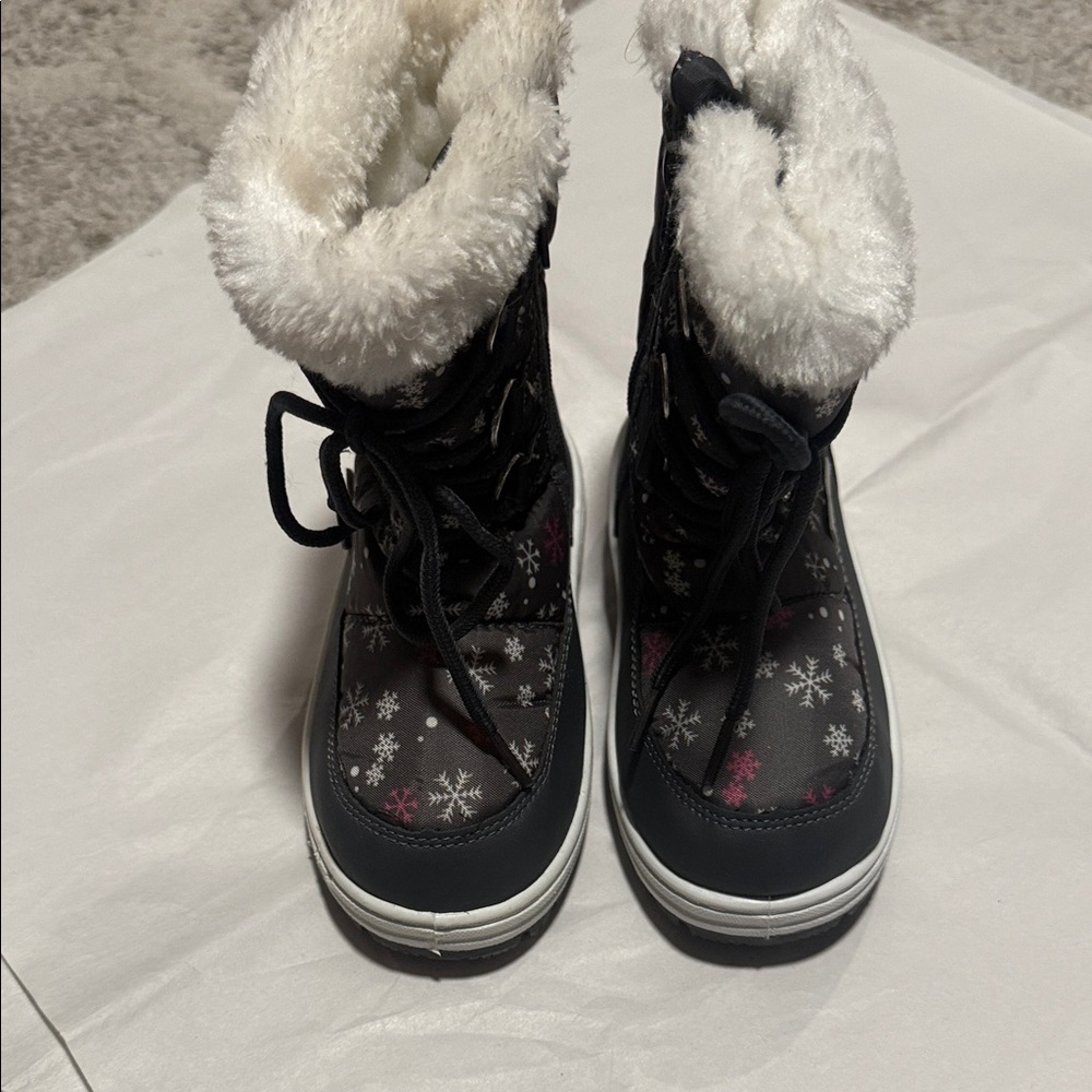 Apakowa Kids Insulated Fur Winter Snowflake Quilted Snow Boots - size 27